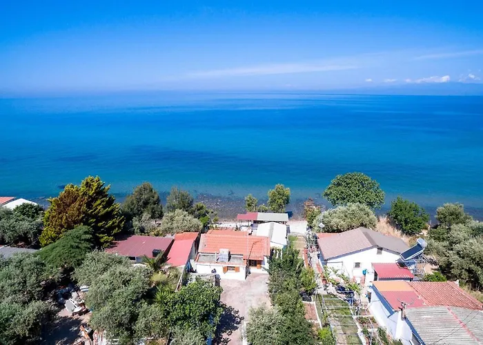 Сasa de vacaciones Poli's House