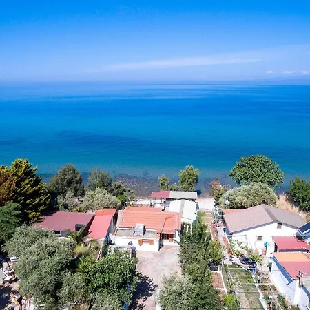 בית נופש Poli's House