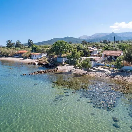 בית נופש Poli's House *